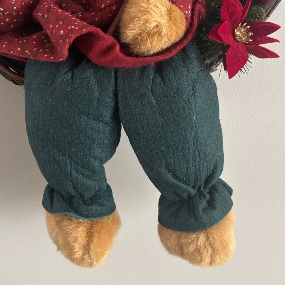 VTG • Season’s Greetings festive Bear wreath